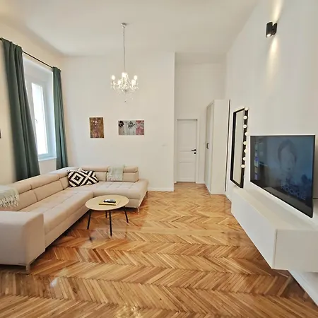 Tinelinn #old Town Bridge Ζαντάρ